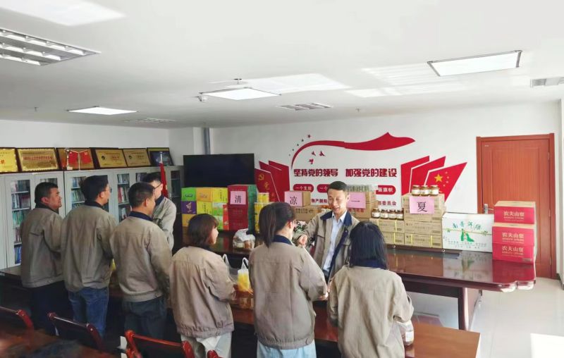 情系職工，夏送清涼&mdash;&mdash;朝物開投公司開展夏日送清涼活動(dòng)